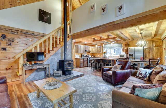 Peaceful Garden Valley Cabin with Private Deck!