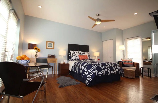 Peaceful Oasis in Top Chicago Neighborhood. Low Traffic, Pristine Cleanliness.