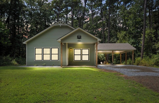 Peaceful Pines Bungalow at Toledo Bend Lake and Pendleton Park - Pet Friendly
