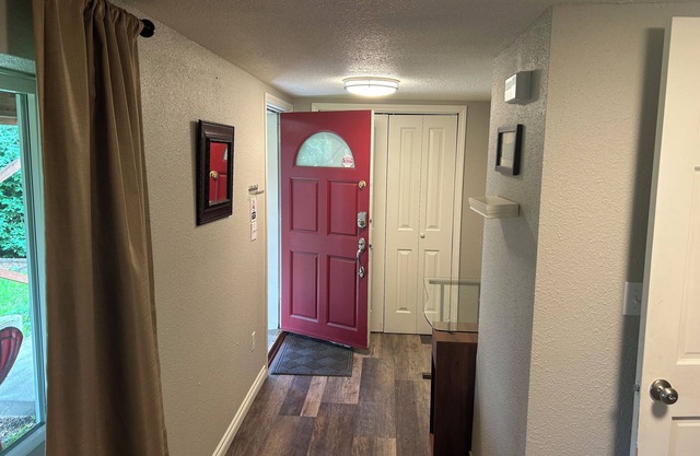 Peaceful Property near Airport and Downtown