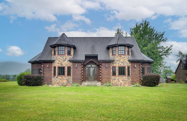 Peaceful Raphine Cottage w/Deck & Fireplace!