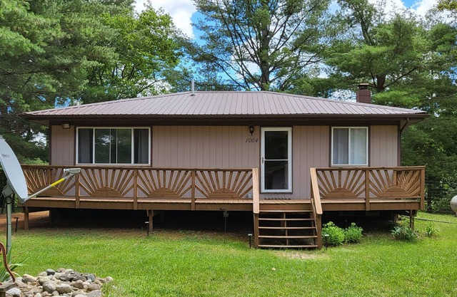 Peaceful~Riverfront~Cottage
