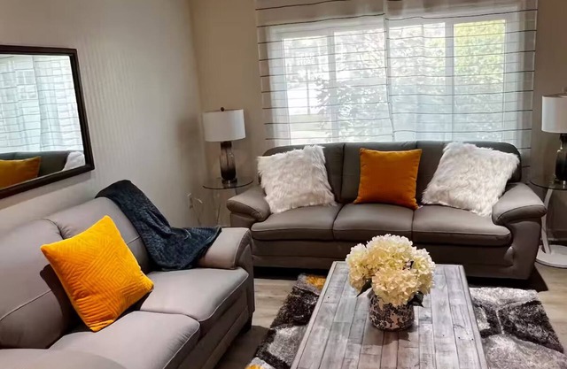 Peaceful Riverside Park Cottage in the town of Bancroftnfree parking/fireplace