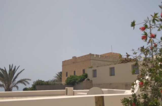 Peaceful studio with views and just walking distance from Thira town.