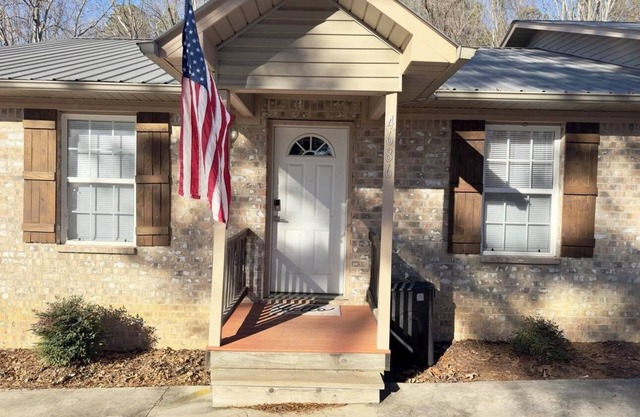 Peaceful Townhouse Near Lake