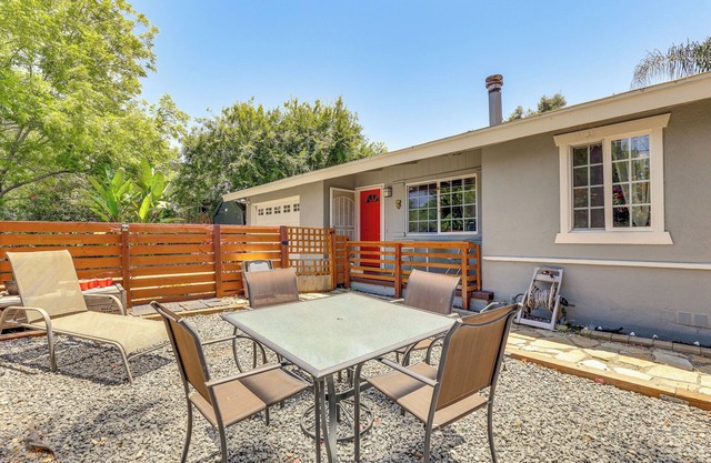 Peaceful Vista House w/Gas Grill: 1 Mi to Dtwn!