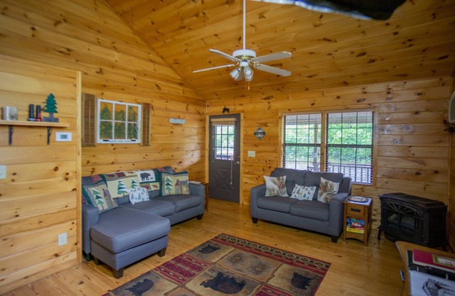 Peaceful wooded setting - Short Walk to Downtown! New Hot Tub and Roku tv.