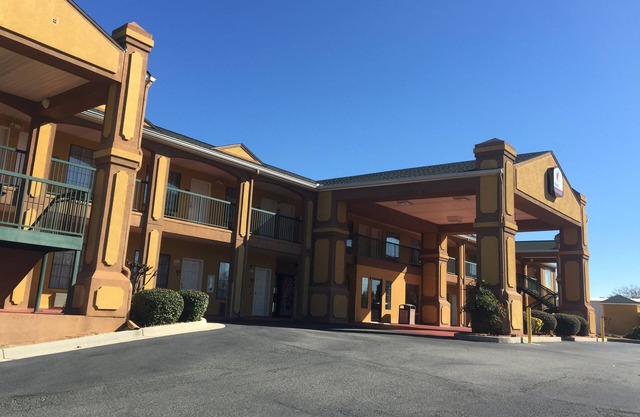 Peach State Inn & Suites