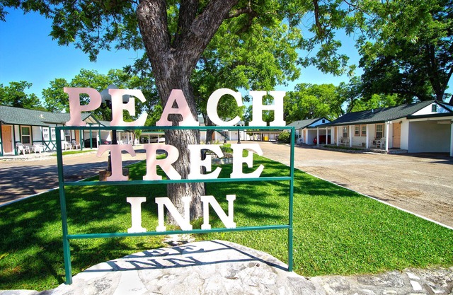 Peach Tree Inn & Suites