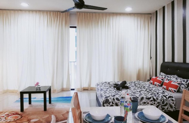 Peanut Butter Homestay - Trefoil Setia Alam