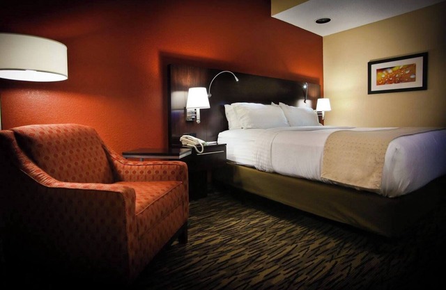 Pearl Street Hotel & Suites