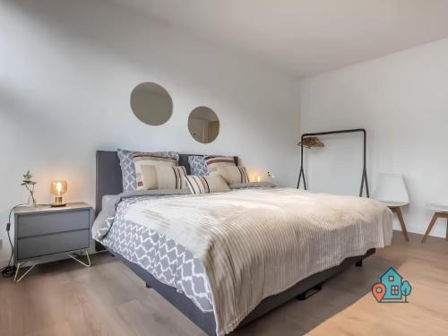 Pearl & Tulip 2BR with Free Parking