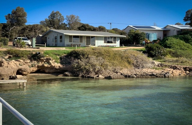 Pearly Shells is an original Coffin Bay shack in the perfect location.