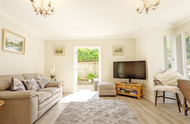 Pears Grove - Southbourne - a family house that sleeps 6 guests in 3 bedrooms