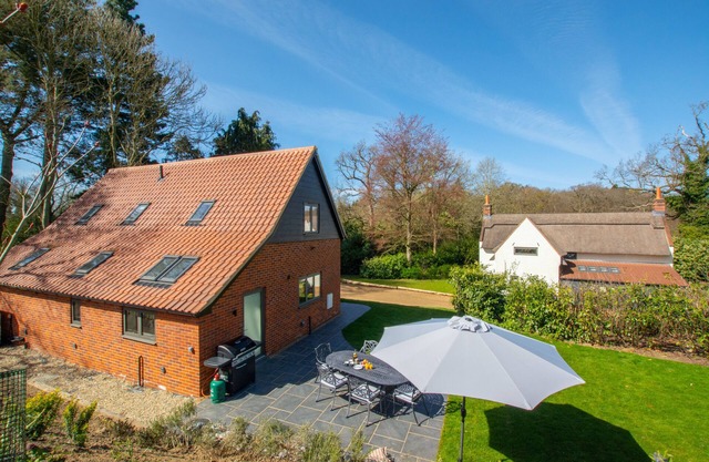 Peaty Cottage - Two Bedroom House, Sleeps 4