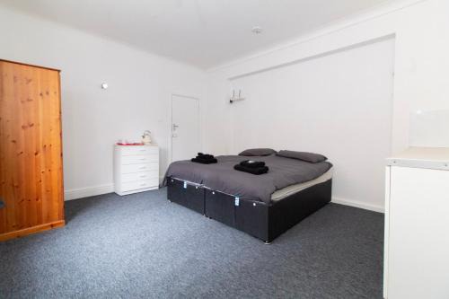 Pebbles Guest House Room 1