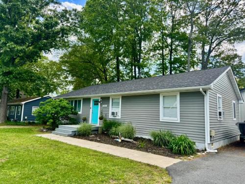 Peek-a-Boo view-Angola by the bay