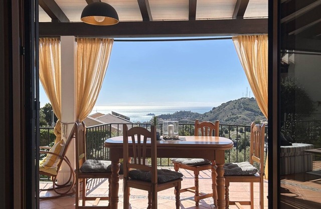 Peinado Grande Village