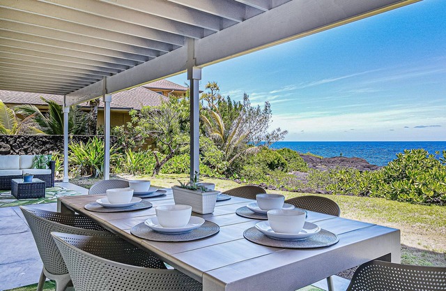 Pele's Paradise- Absolute Oceanfront Paradise with Air Conditioning!