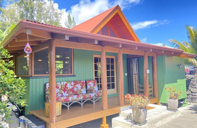 PELE'S SHALA - Sweet Seaview Sanctuary near Ocean, Beach, and Kalani!