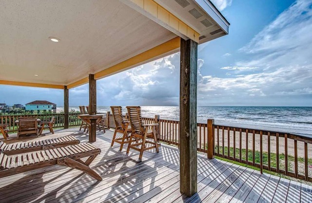 Pelican Shores: Sun, Sand, and Serenity – 3BR Beachfront Retreat!