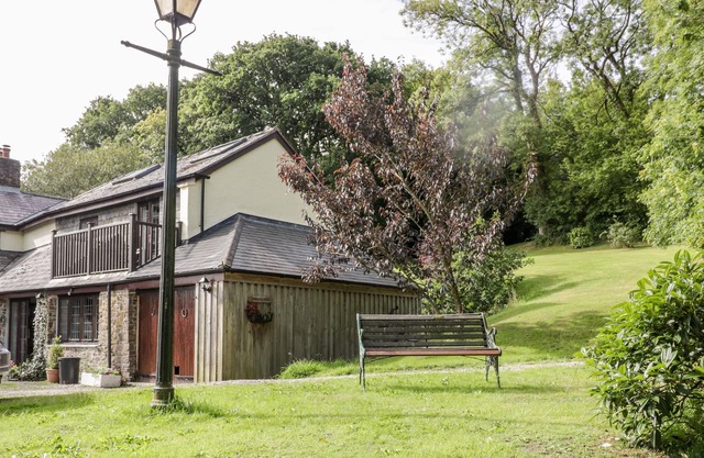 PENROSE COTTAGE, pet friendly, with a garden in Launceston