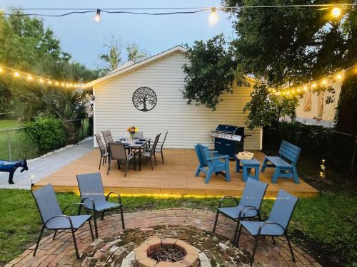 Pensa-Cozy Downtown bungalow, w/backyard oasis!
