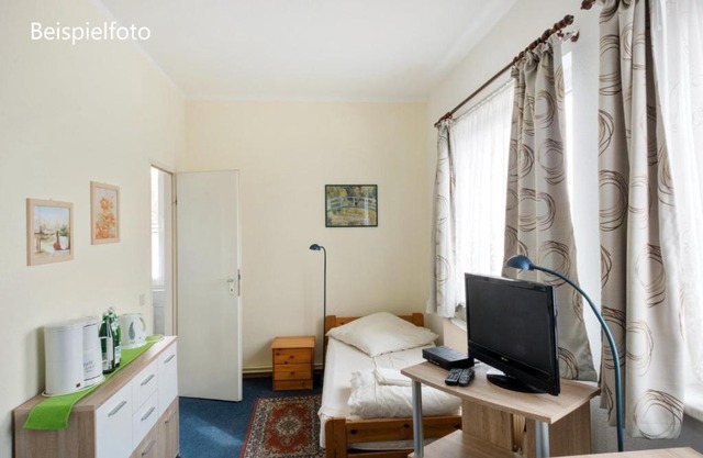 Pension GP3, Zimmer mit Kochnische und Duschbad vor den Toren Berlins