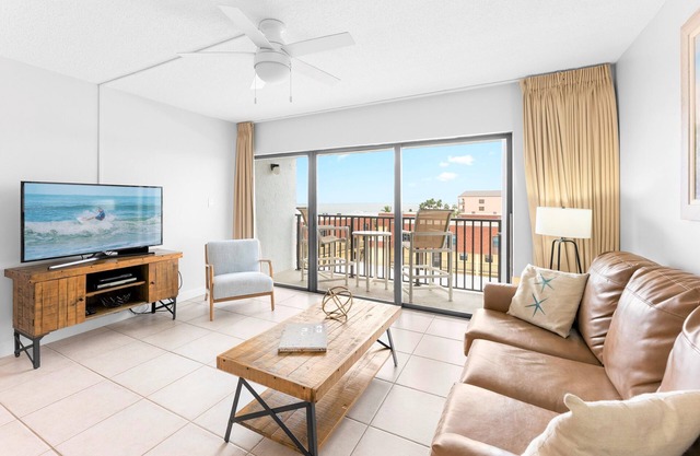 Penthouse Next to Pier Fully Renovated with Private Patio and Oceanfront Pool