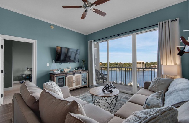 Penthouse unit with amazing views and no cleaning fee!