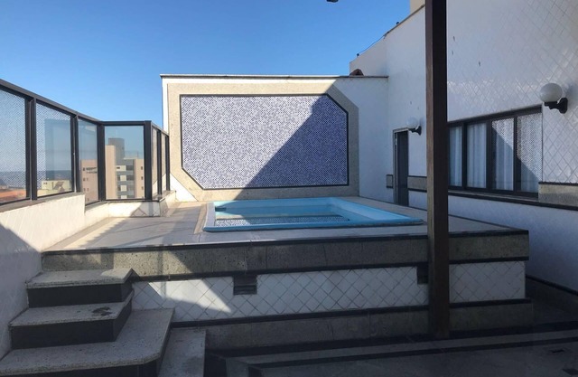 Penthouse with 6 bedrooms, 5 of which are suites, 2 living rooms, swimming pool, barbecue area