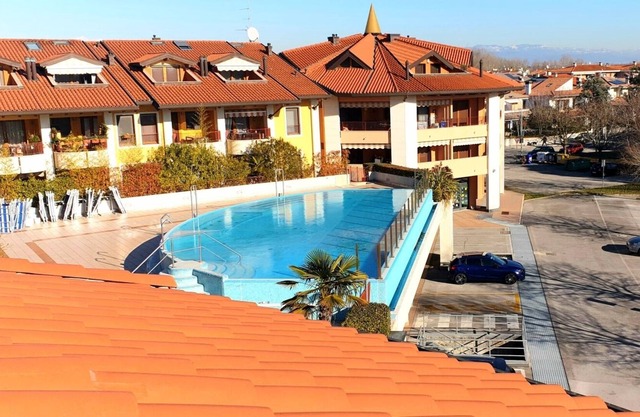 Penthouse with pool in a quiet location close to the center