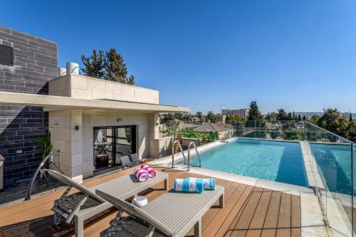 Penthouse with pool jerusalem