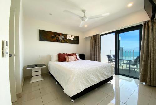 “PENZANCE” Great Location & Views at PenthousePads