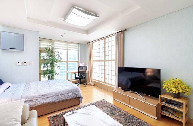PERFECT 1 Bedroom Corner Condo! Best deal in Gangnam with a "Premier Host"!
