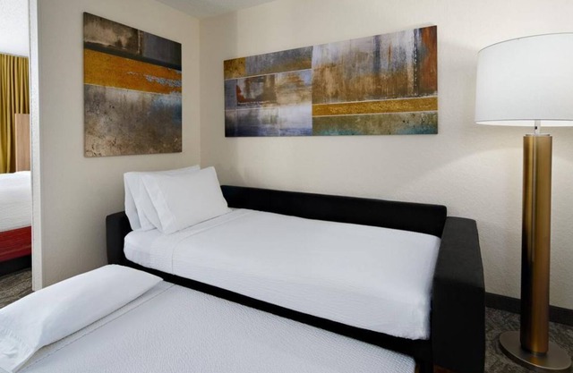 Perfect Houston Getaway! 3 Relaxing Units, Close to William P. Hobby Airport!