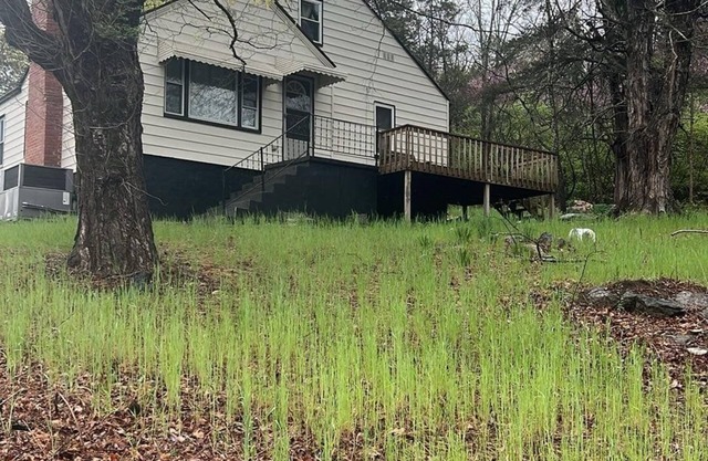 Perfect, huge, relaxing, and peaceful house located 10 min. of from the city.