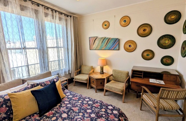 Perfect Location - 4BD,1BA - Restored Redwood Home of SF Artists