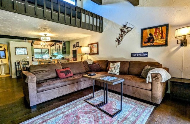 Perfect Location for Big Bear Adventures! Cozy 2-BR, 2-BA Townhouse with Spa