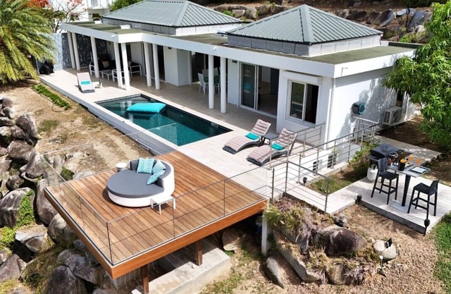 Perfect lovers hideway private villa only you and the sea