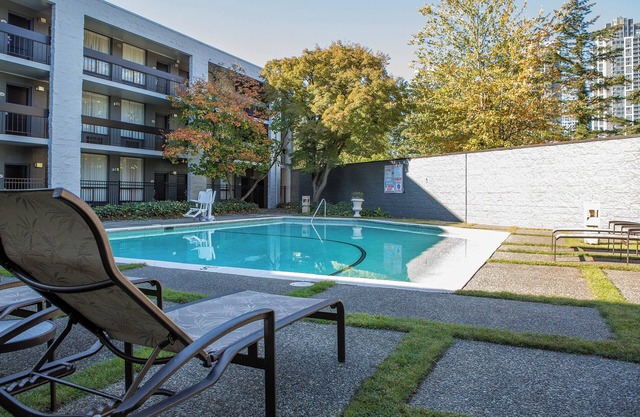 Perfect Staycation! Onsite Pool and Parking, Short Drive to Bellevue Square!