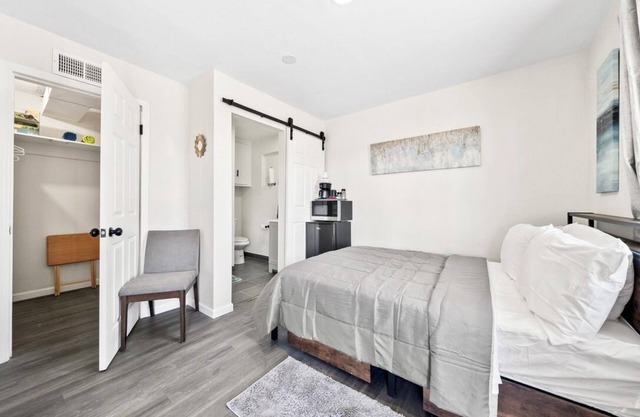 Perfect Tucson Studio Retreat Near Zoo & Downtown!