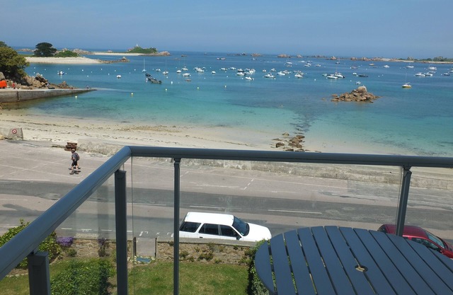 Perros Guirec Bay, Bréhat in Port Blanc beautiful T2 WIFI magnificent sea view