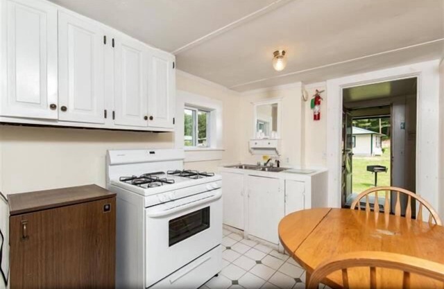 Perry's Motel and Cottages