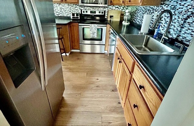 Pet-friendly 3-bdr house on cul-de-sac, next to Oakmont & 17 mi to Pittsburgh!