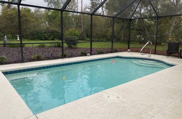PET FRIENDLY 3BR HOME WITH SEASONAL POOL, 12 minutes to FAST, 15 minutes to WEC!