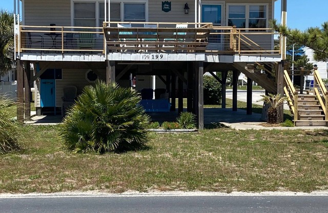 PET FRIENDLY 65 steps to ocean! Directly across the steet from beach access.