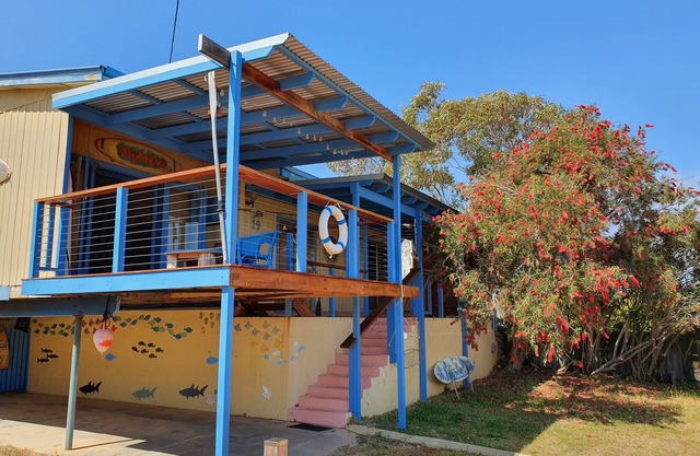 Pet Friendly Beach Shack, one street from the Silver Sands Beach