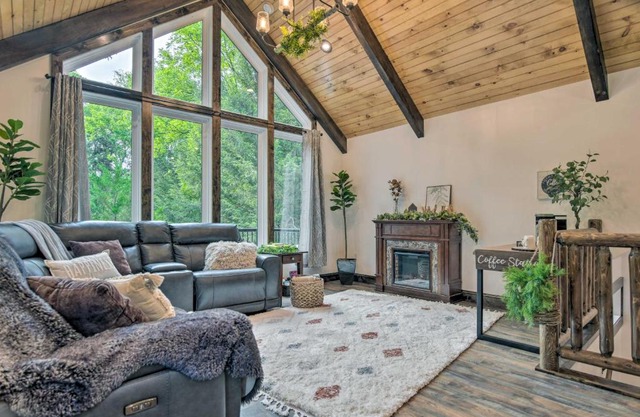 Pet-Friendly Delta Cabin with Private Hot Tub!