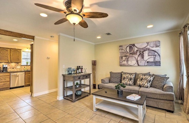 Pet-Friendly Georgetown Home Less Than 1 Mi to Dtwn!